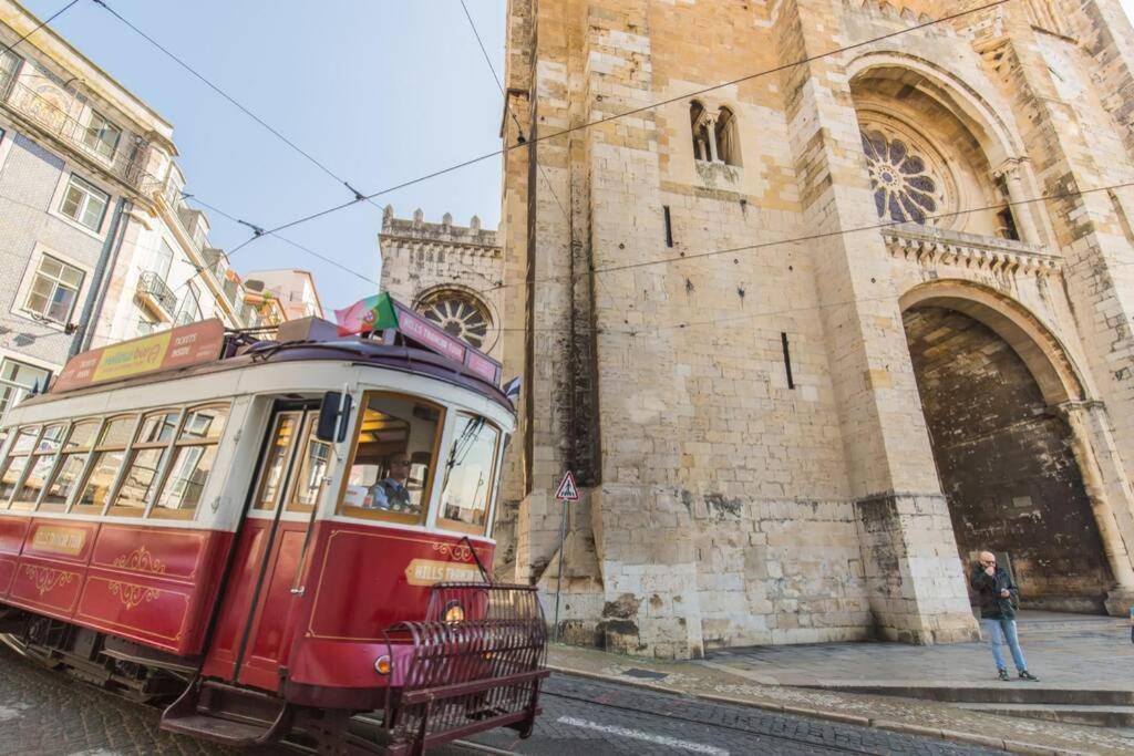 Apartment 135 A - In Tranquil Flat In Alfama Near Se And Castle Lisbon
